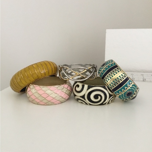 5 Women’s Bracelets - Picture 1 of 9